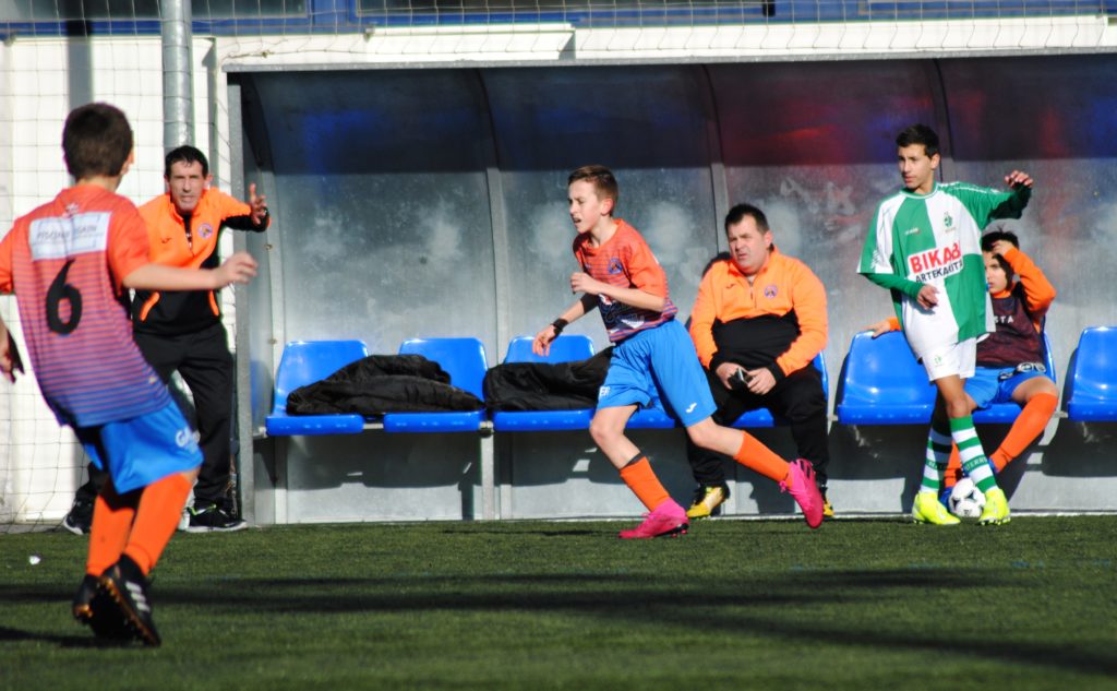Daniel Gurrutxaga y Oscar Gonzalez, entrenadores del Infantil Txiki, durante el transcurso de un partido disputado esta temporada