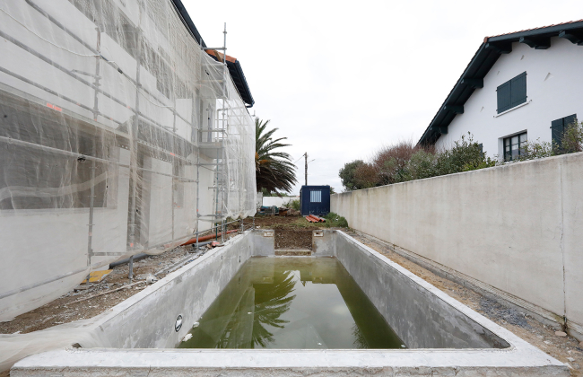 Reforma integral de villa en Bidart con el estudio Gardera-Pastre