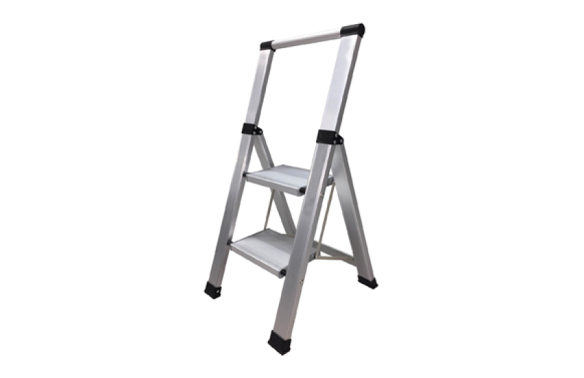 ESCALIER DOMESTIQUE EN ALUMINIUM AVEC MARCHES SUPER LARGES ESCALIER DOMESTIQUE EN ALUMINIUM AVEC MARCHES SUPER LARGES